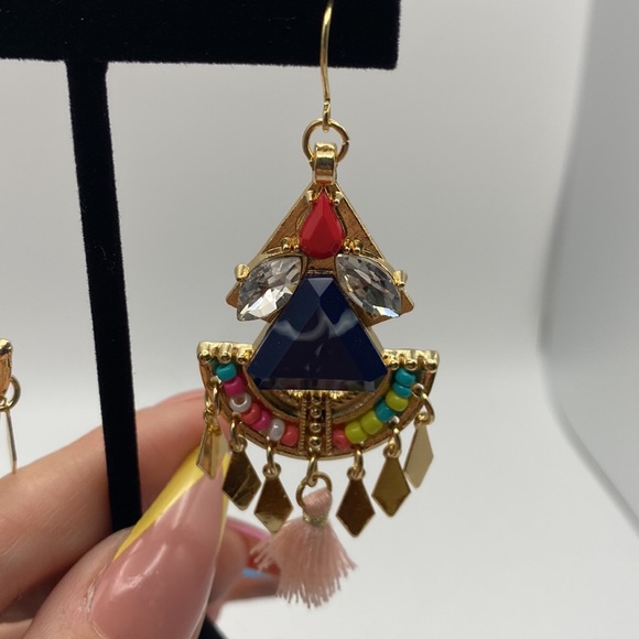 Beautiful set of earrings to go with any outfit - Picture 2 of 3